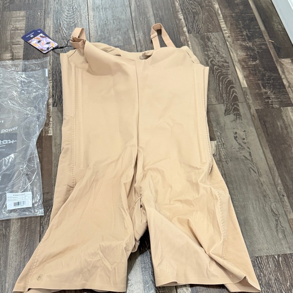 NWT Honeylove Women's Shapewear Bodysuit in Tan - Picture 3 of 4